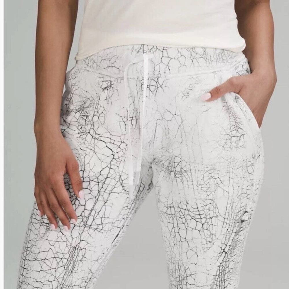 LULULEMON Warm Down Jogger Thread Dye - Picture 4 of 6